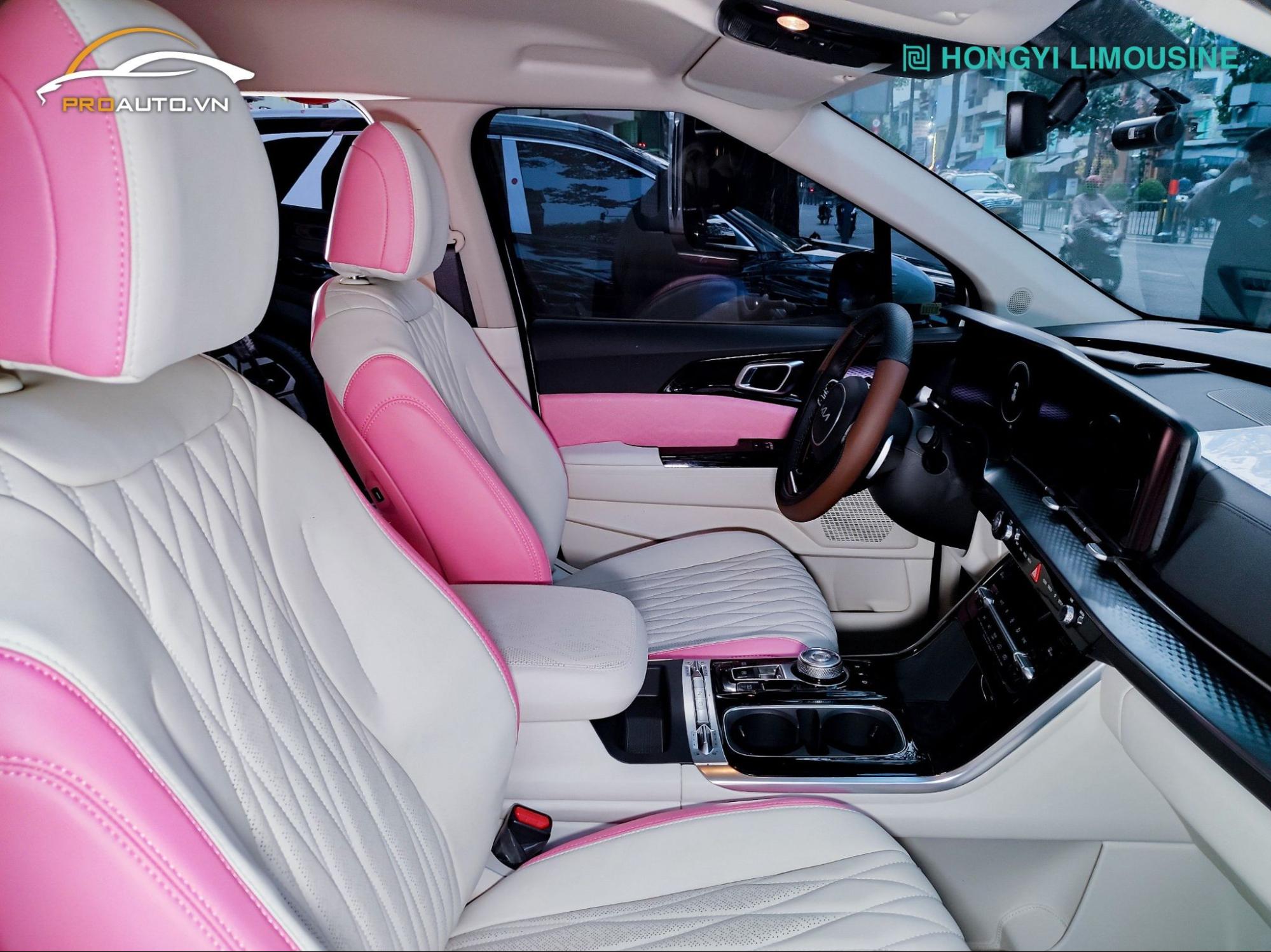 Bọc da ghế màu hồng cho Kia Carnival