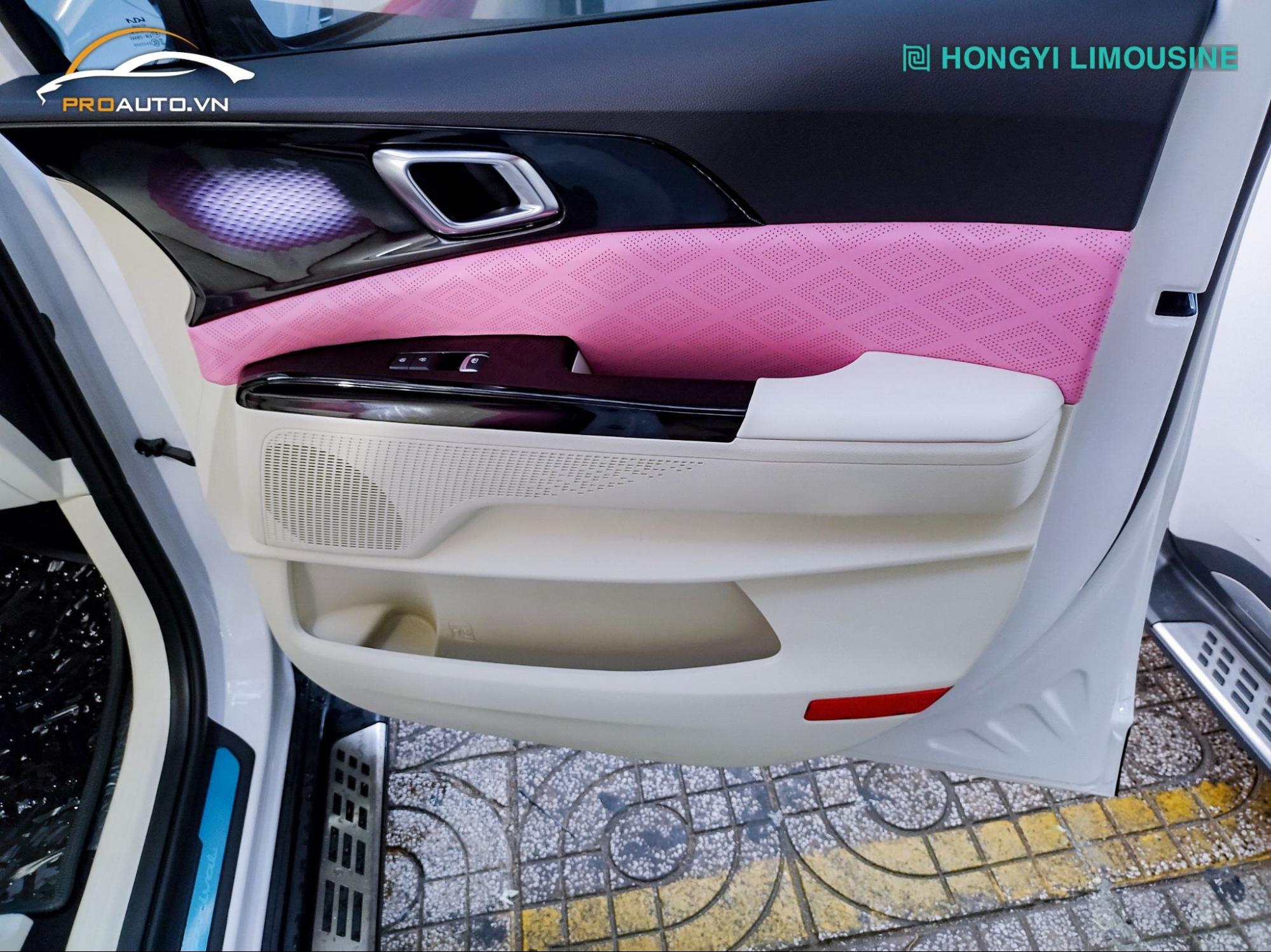 Bọc da tapi màu hồng cho Kia Carnival