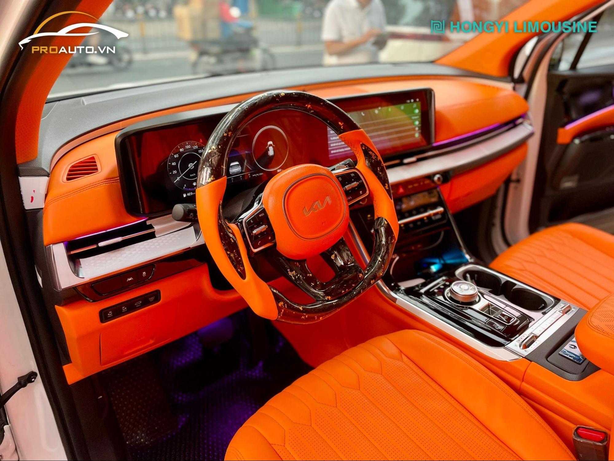 Bọc da vô lăng màu cam cho Kia Carnival