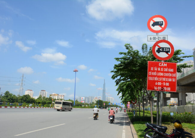 Các loại biển báo giao thông - Biển cấm xe tải