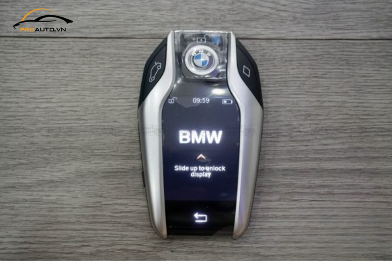 Chìa khóa thông minh của BMW tích hợp màn hình cảm ứng