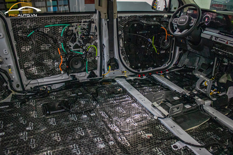 Chống ù xe ô tô