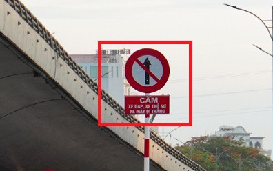 Đặc điểm nhận biết biển báo cấm đi thẳng