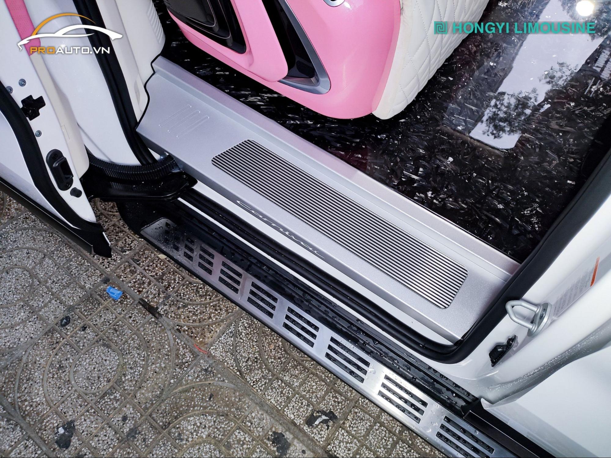 Độ bệ bước chân có đèn cho Kia Carnival 