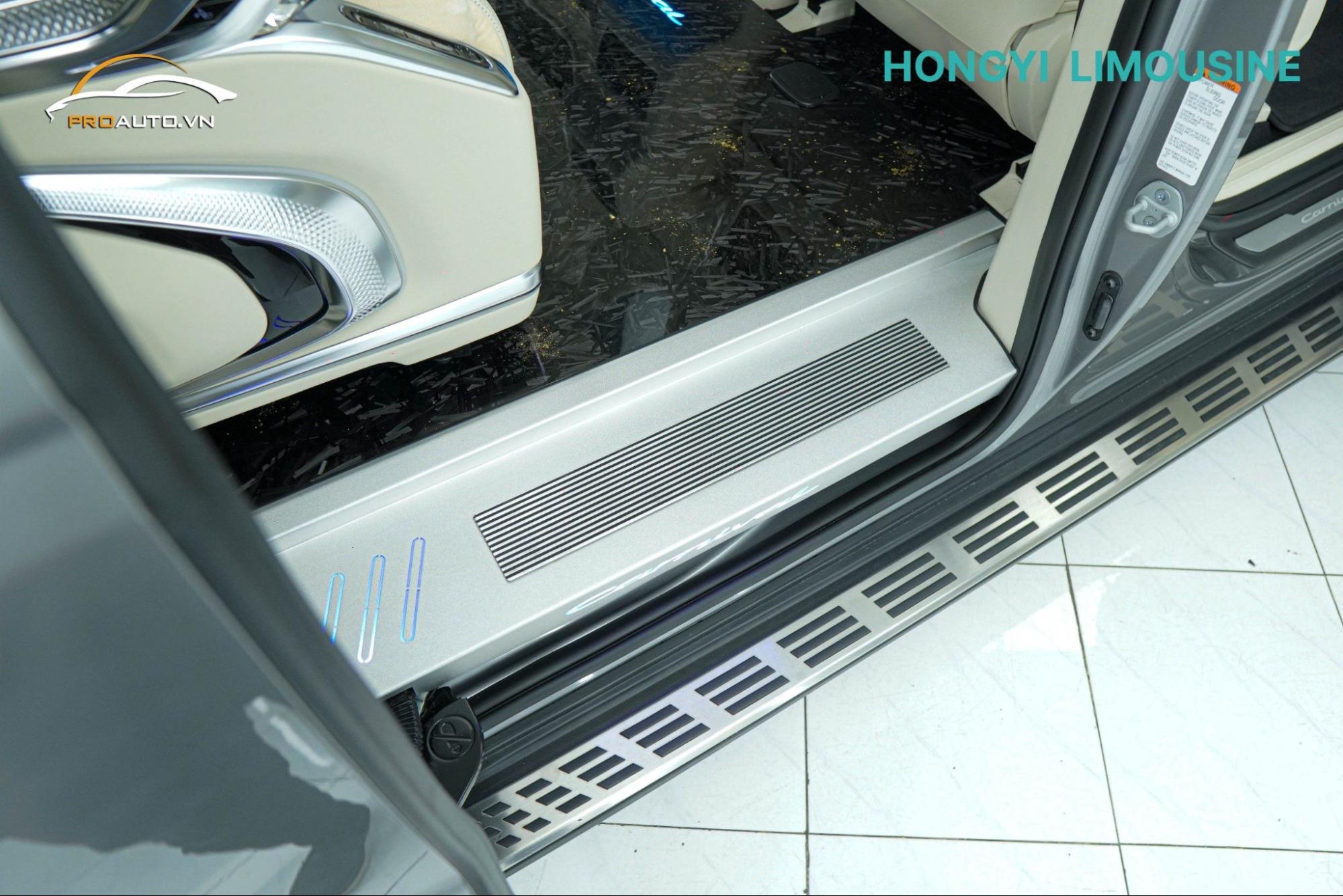 Độ bệ bước chân có đèn cho Kia Carnival 