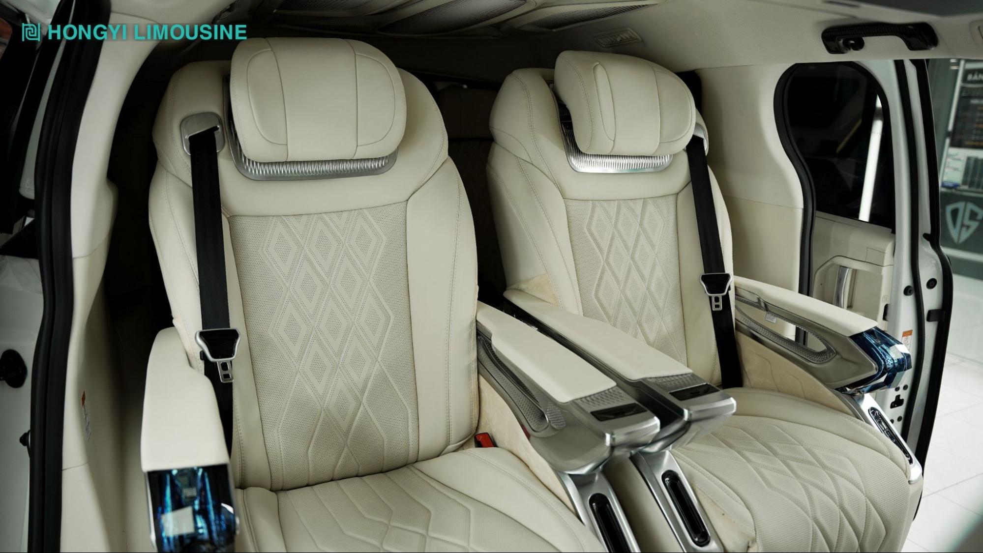 Độ ghế limousine màu kem cho Kia Carnival