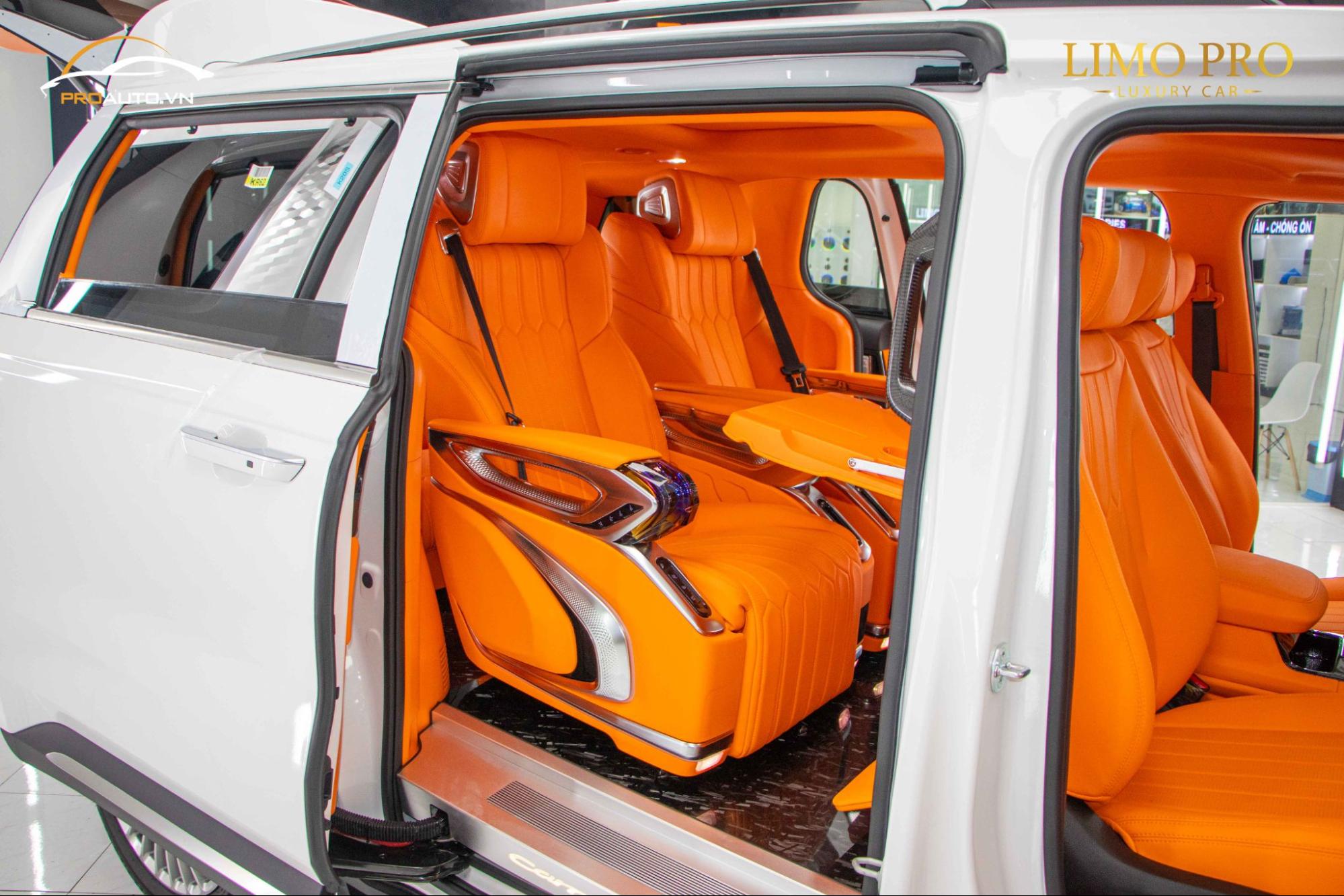 Độ limousine màu cam cho xe Kia Carnival
