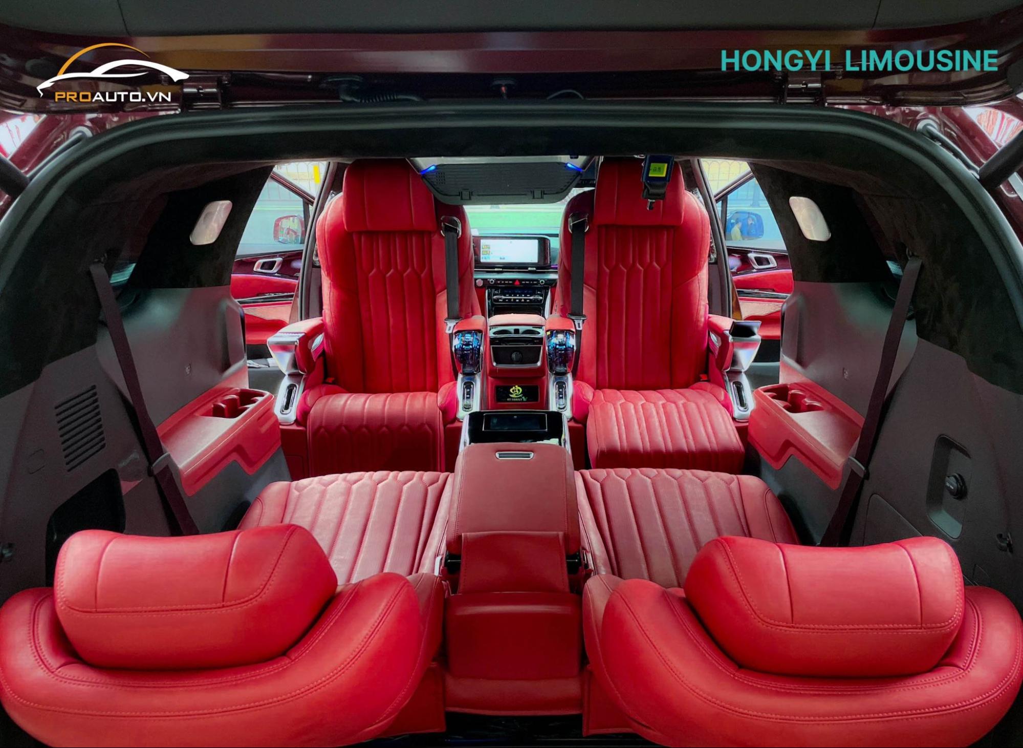 Độ limousine màu đỏ đô cho xe Kia Carnival tại PROAUTO.VN