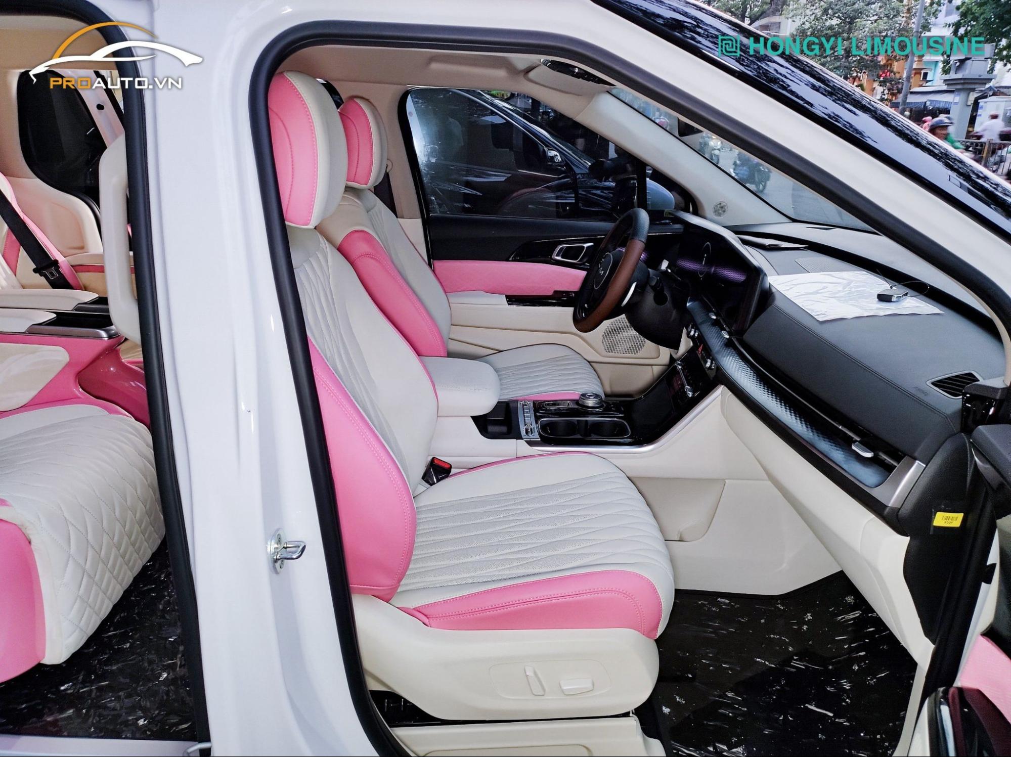 Độ limousine màu hồng cho xe Kia Carnival