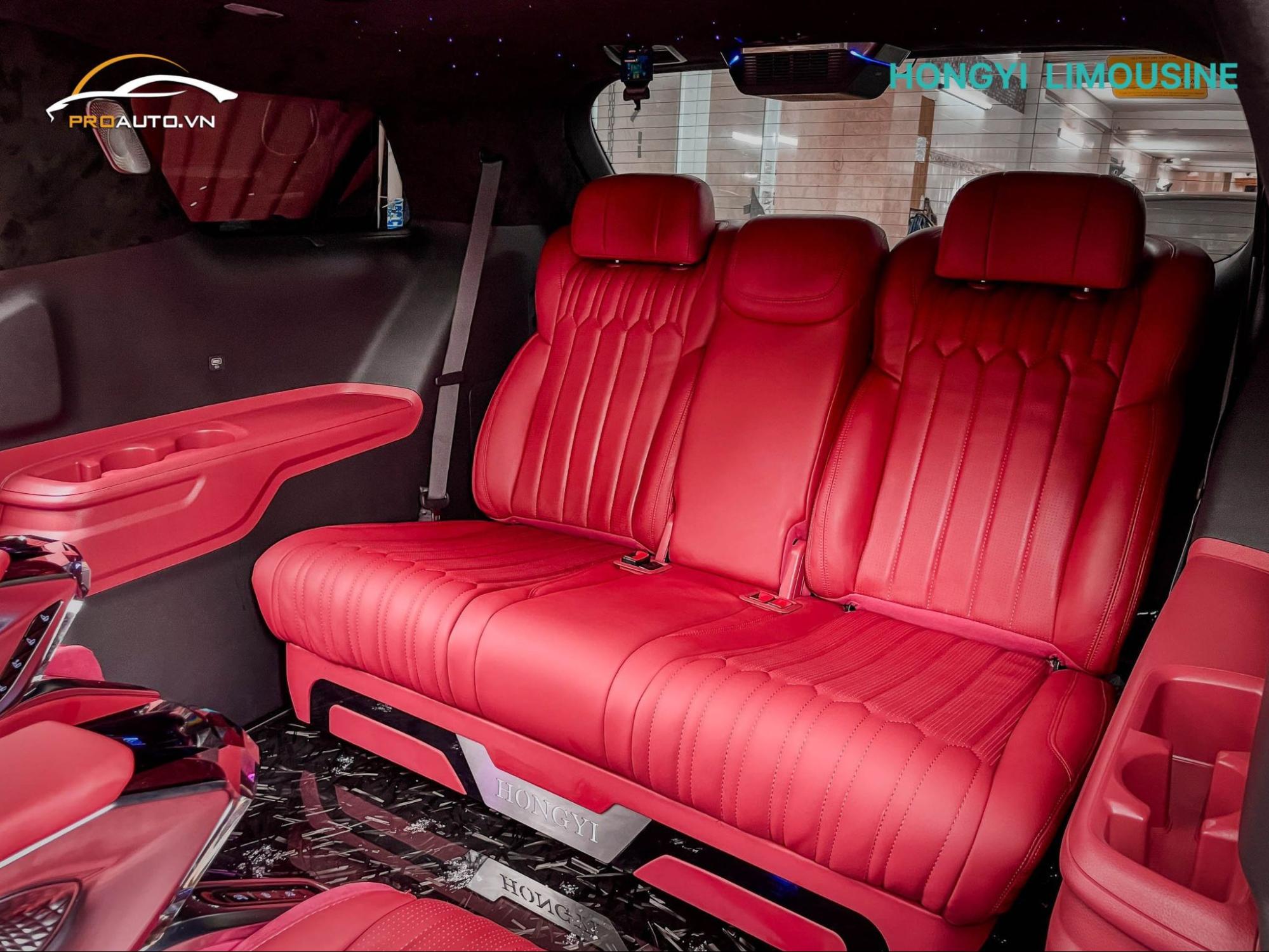 Độ nội thất đỏ đô cho Kia Carnival