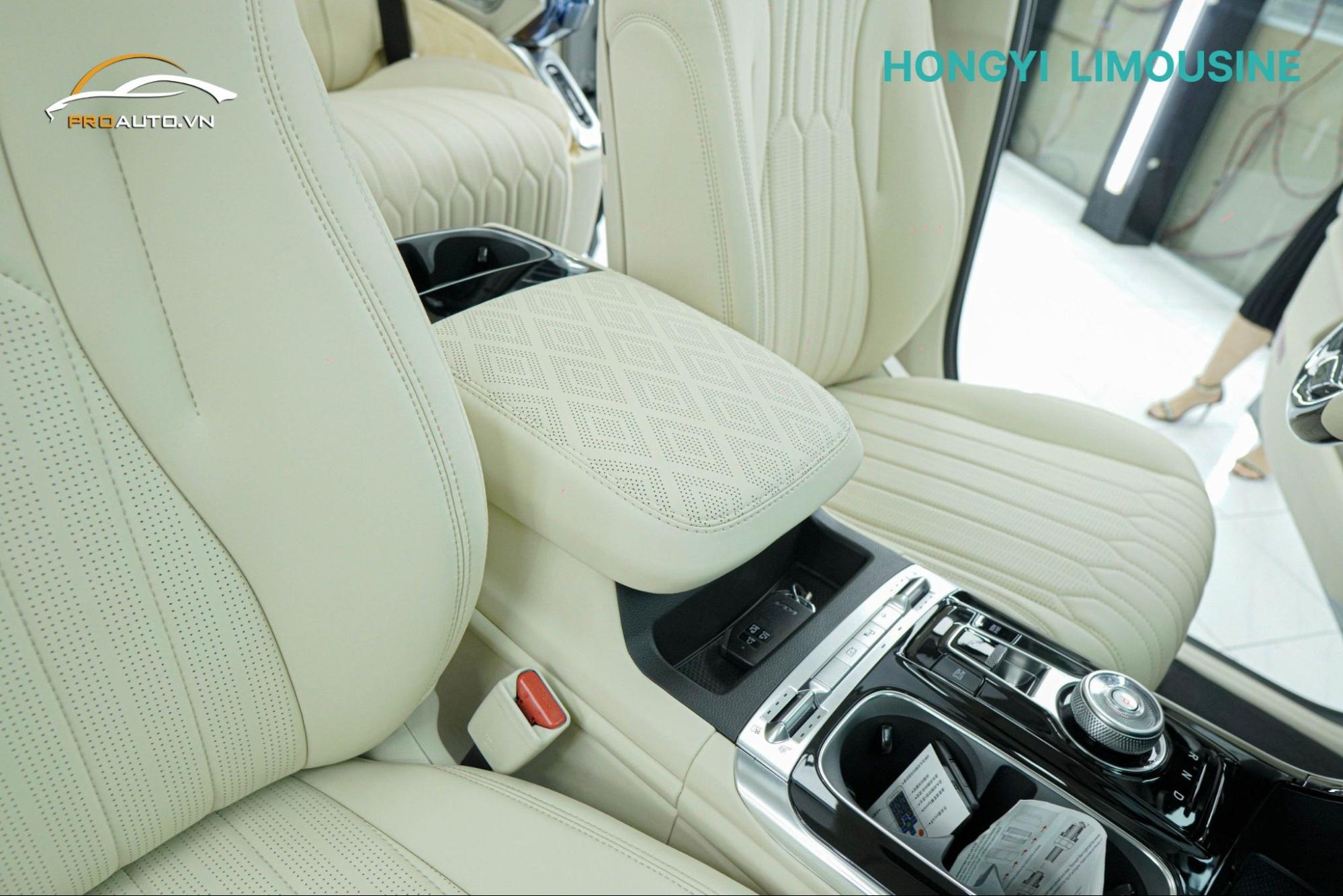 Kia Carnival độ full nội thất kem 