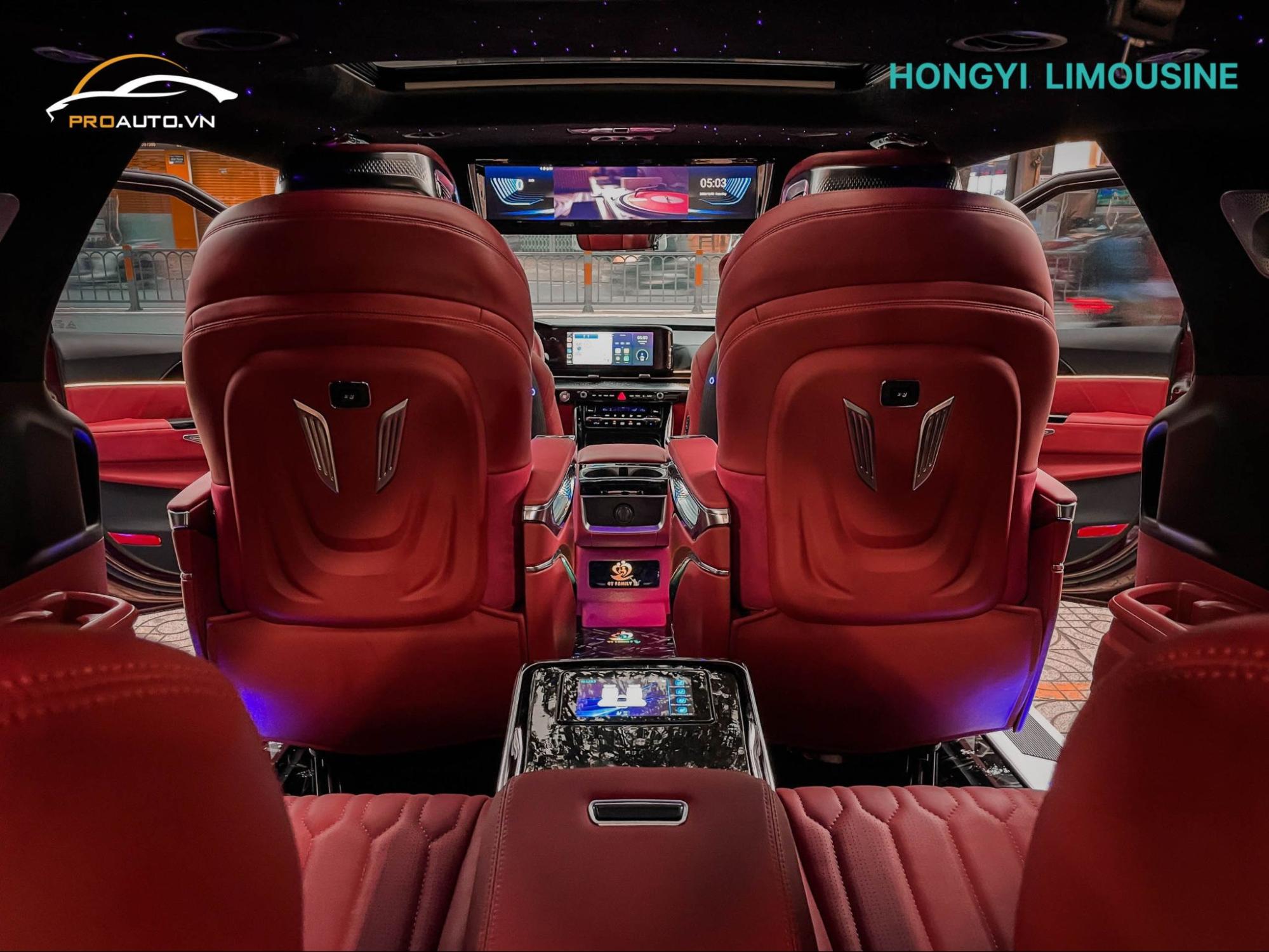 Kia Carnival độ full nội thất màu đỏ đô