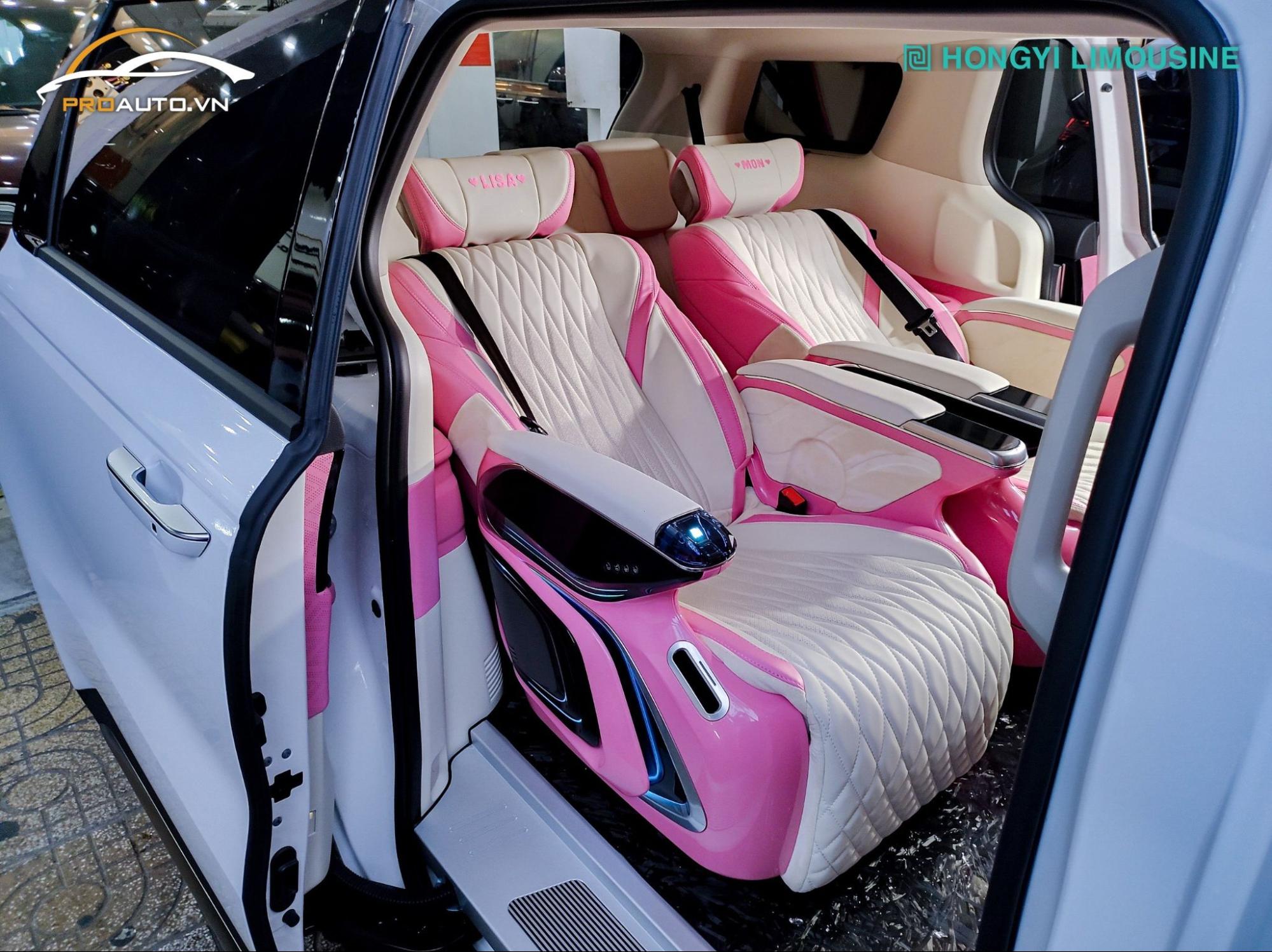 Kia Carnival độ limousine màu hồng 