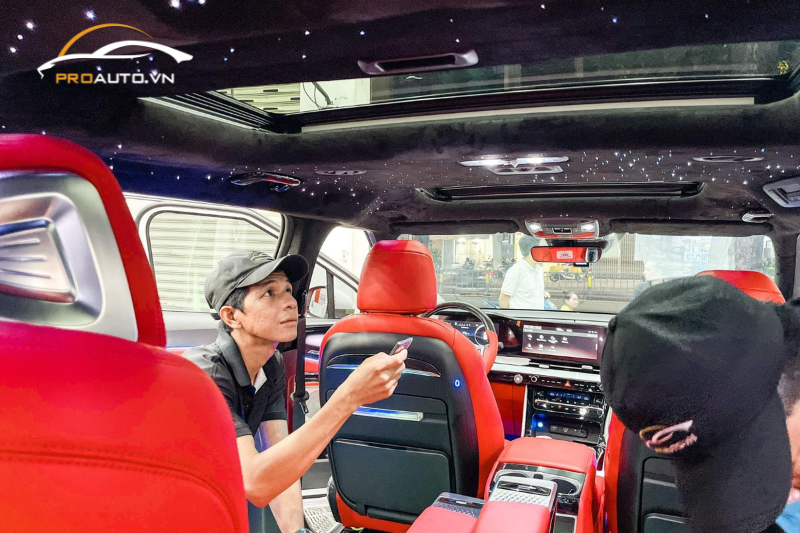 Lắp đèn trần ánh sao cho xe ô tô
