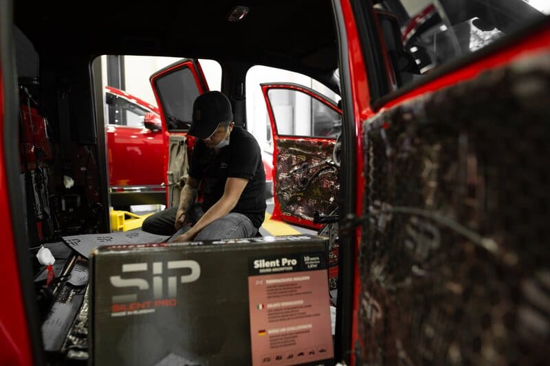 Thi công cách âm chống ồn xe ô tô tại Proauto.vn