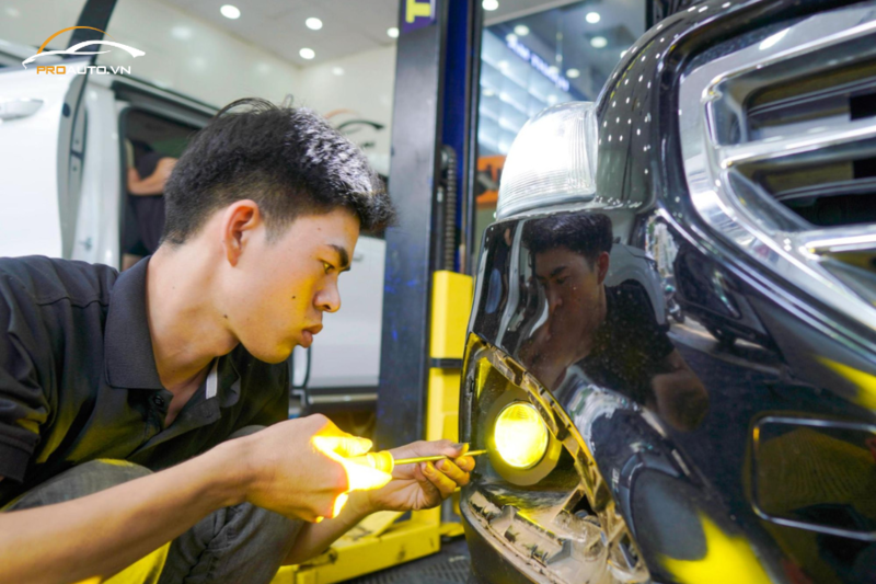 Thi công độ đèn Kia Carnival chuyên nghiệp