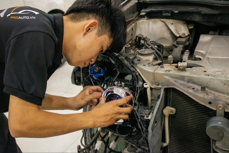 Thi công độ đèn Kia Carnival uy tín tại PROAUTO.VN