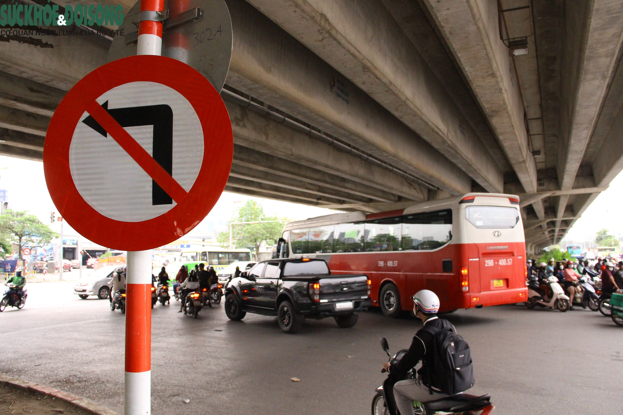 Vi phạm lỗi cấm rẽ trái - Cấm rẽ trái phạt bao nhiêu?