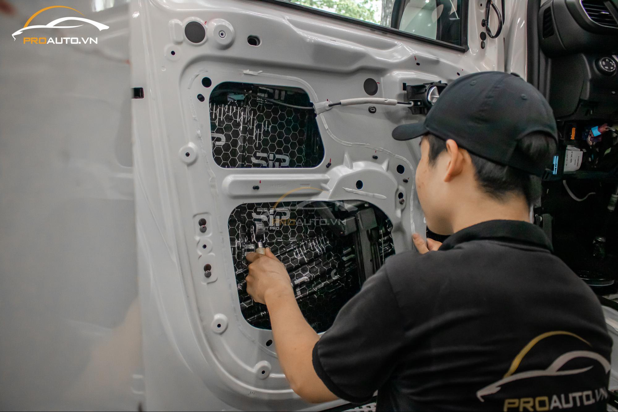 Cách âm 4 cánh cửa xe ô tô với vật liệu cách âm SIP