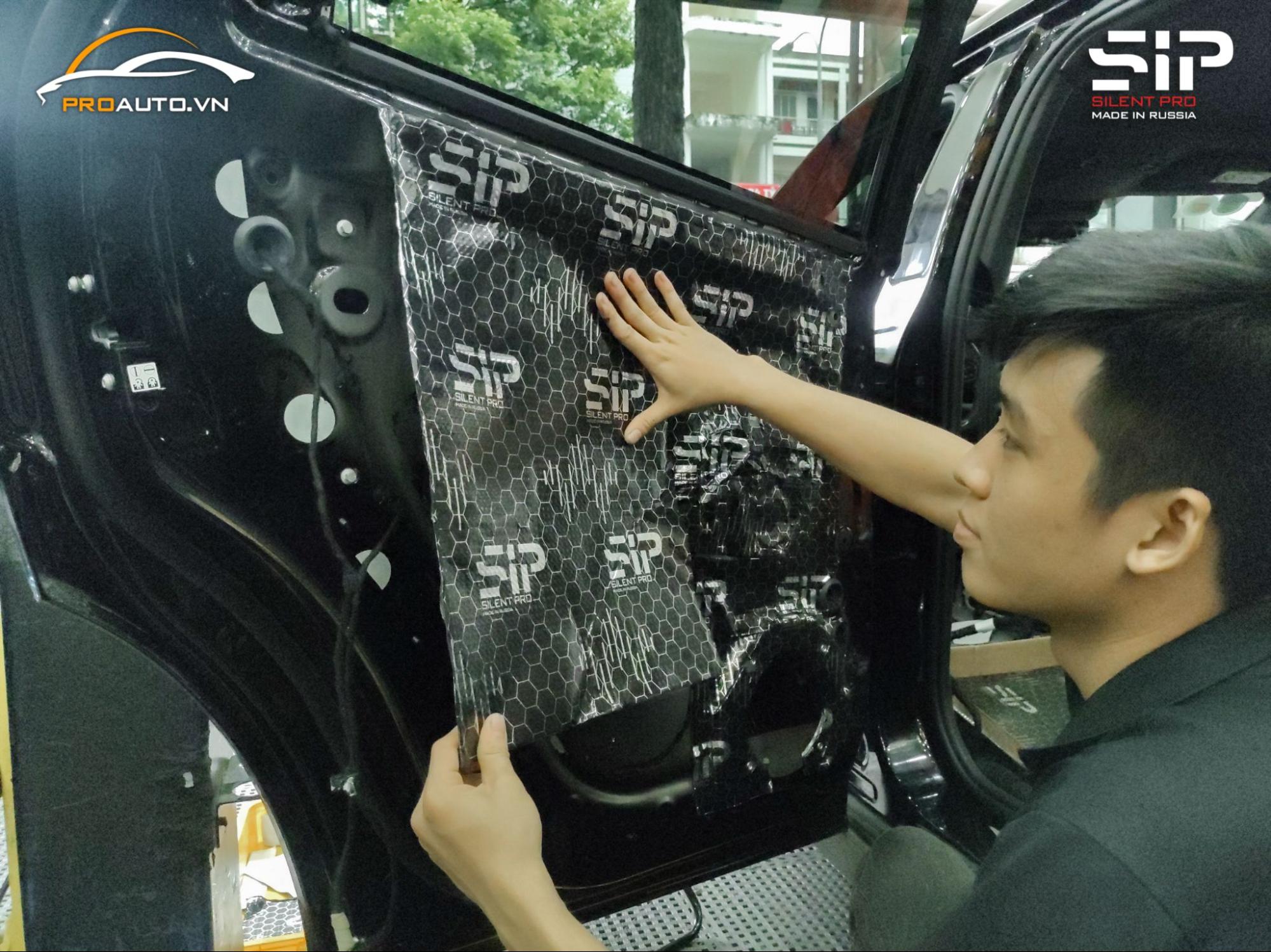 Dán cách âm chống ồn cửa cho ô tô tại trung tâm