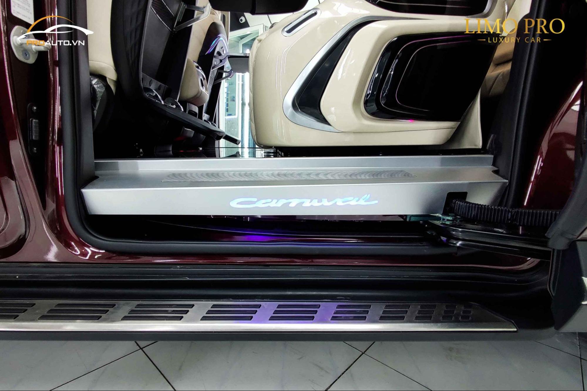 Độ Bệ Bước Chân Có Đèn Cho Kia Carnival