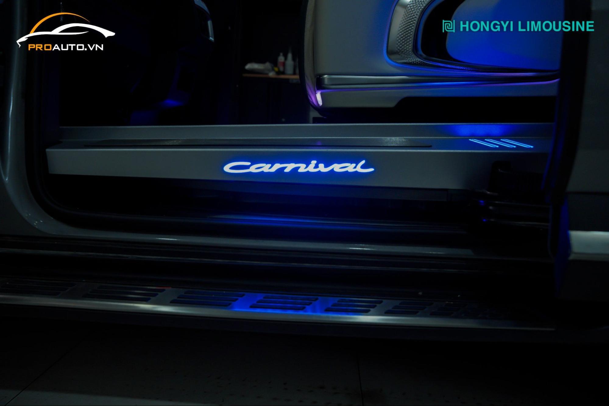 Độ Bệ Bước Chân Có Đèn Cho Kia Carnival