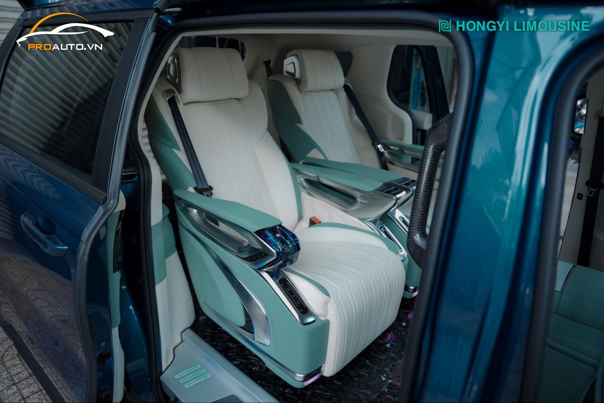 Độ ghế limousine Crystal 4.0 màu xanh kem cho Kia Carnival