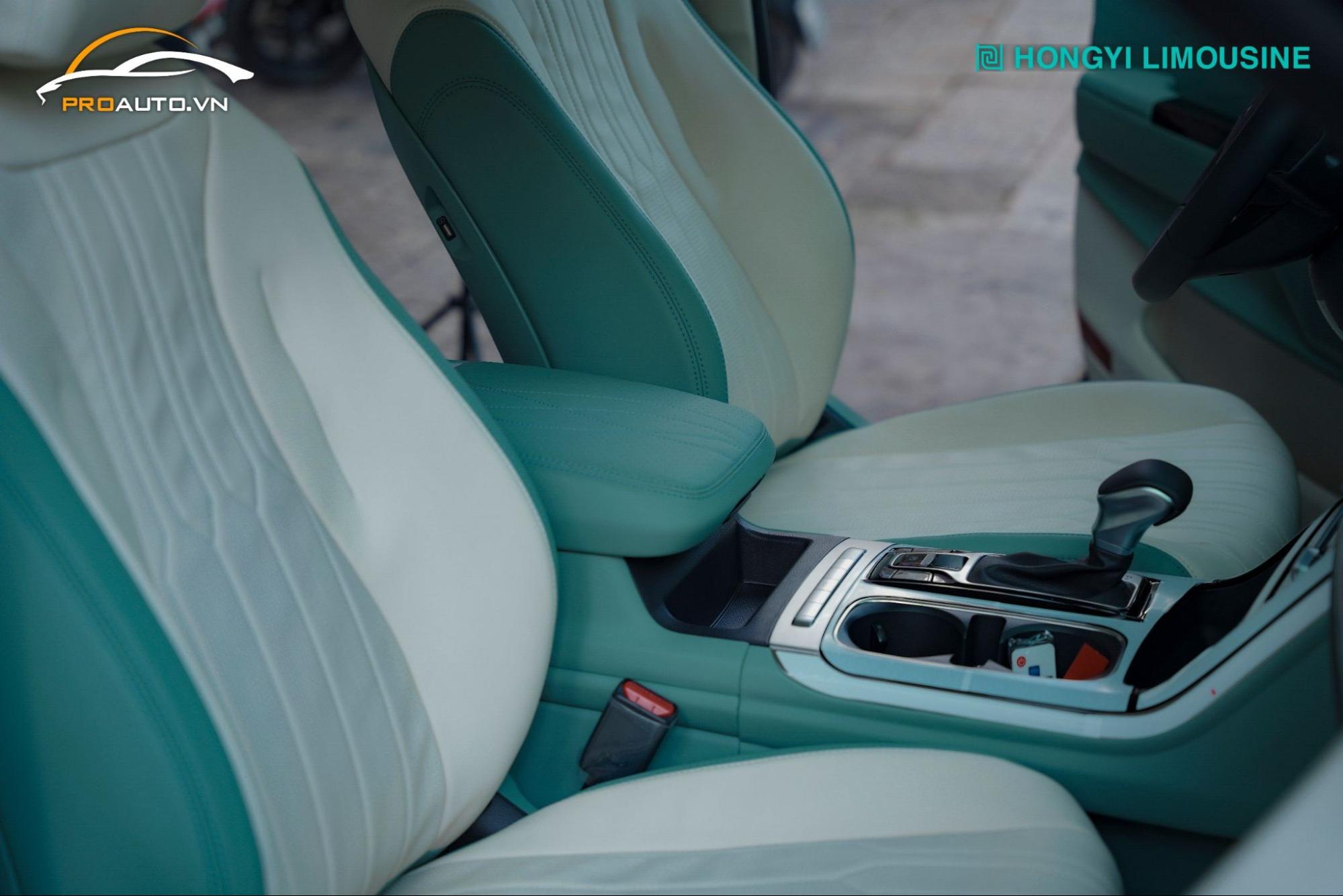 Hình ảnh độ limousine màu xanh kem cho xe Kia Carnival