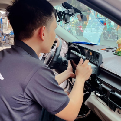 Lắp đặt màn hình Android cho xe hơi