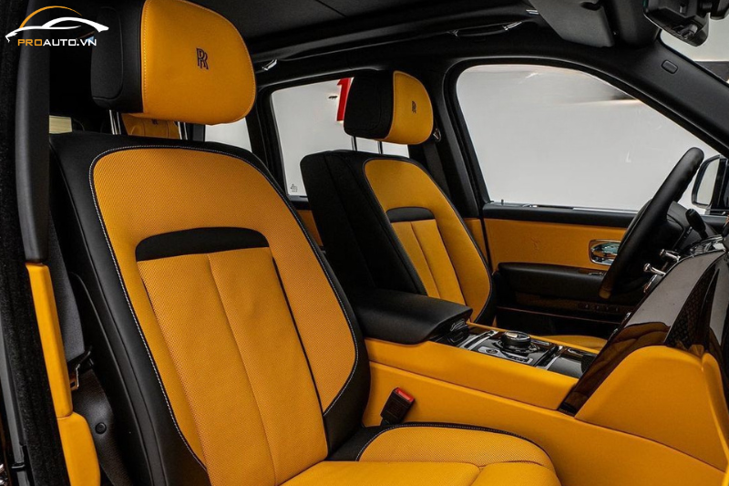 Rolls-Royce Cullinan bọc da đổi màu nội thất vàng