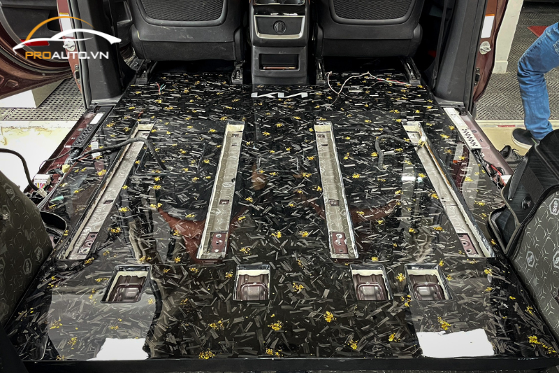 Sàn carbon nhũ vàng