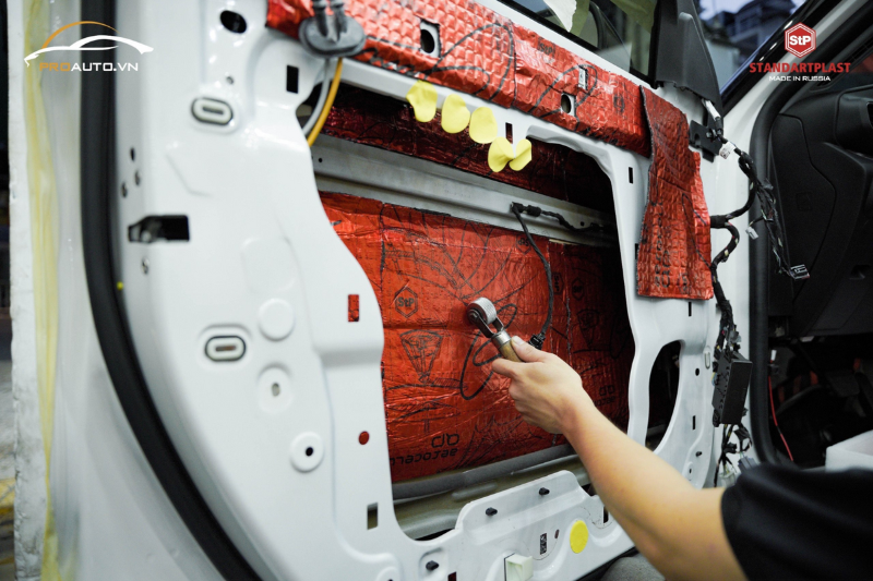 Thi công cách âm StP cho ô tô