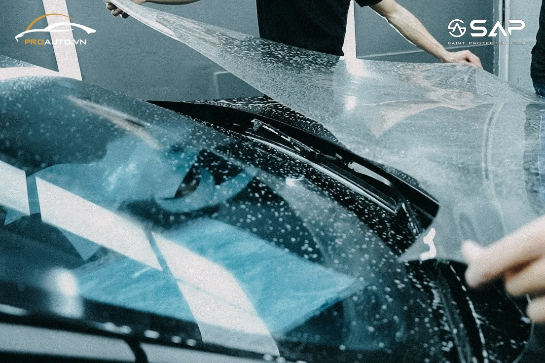 Thi công dán PPF cho Vinfast VF7 tại Hồ Chí Minh