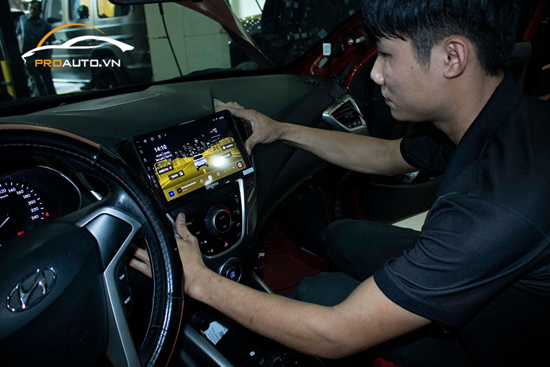 Thi công lắp màn hình ô tô tại PROAUTO.VN