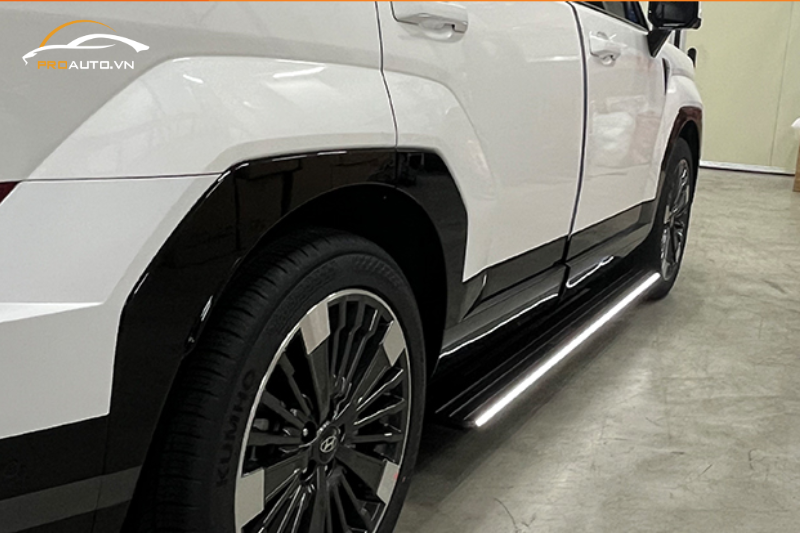 Bậc lên xuống xe Hyundai Santafe 2024