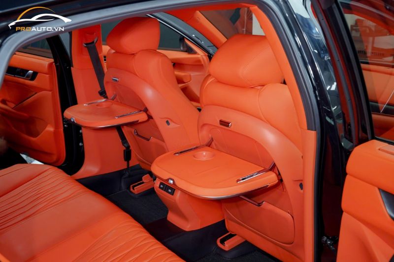 Bàn làm việc 2.0 - Độ limousine xe Kia Carnival 2025