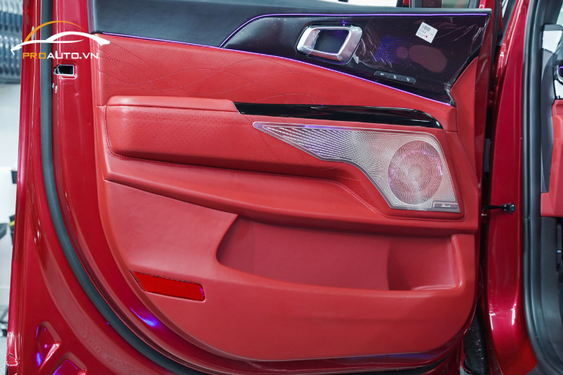 Bọc da tapi cửa xe Kia Carnival 2025