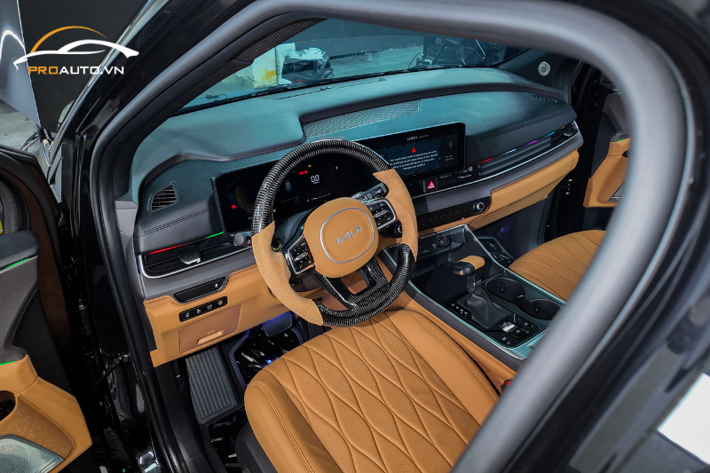 Bọc da và ốp gỗ tay lái xe Kia Carnival 2025