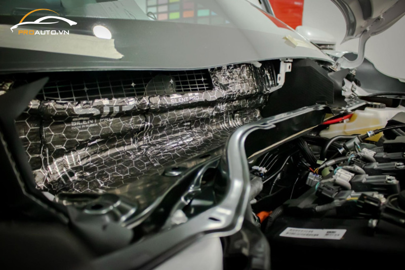 Cách âm chống ồn xe Vinfast VF3 vị trí khoang máy