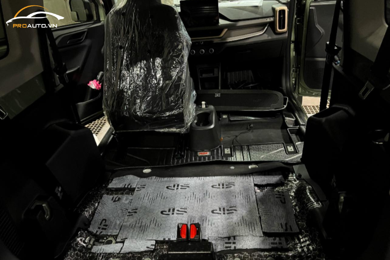 Cách âm chống ồn xe Vinfast VF3 vị trí sàn xe