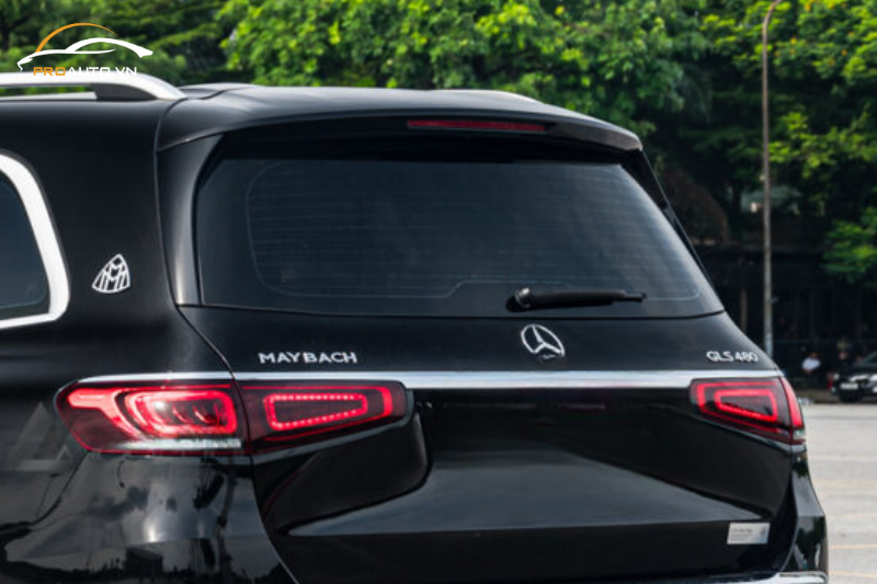 Cánh gió sau GLS Maybach 2024 còn có chức năng giảm lực nâng