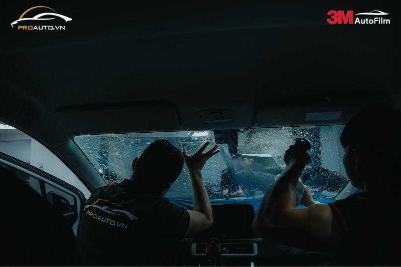Dán phim 3M cho kính lái