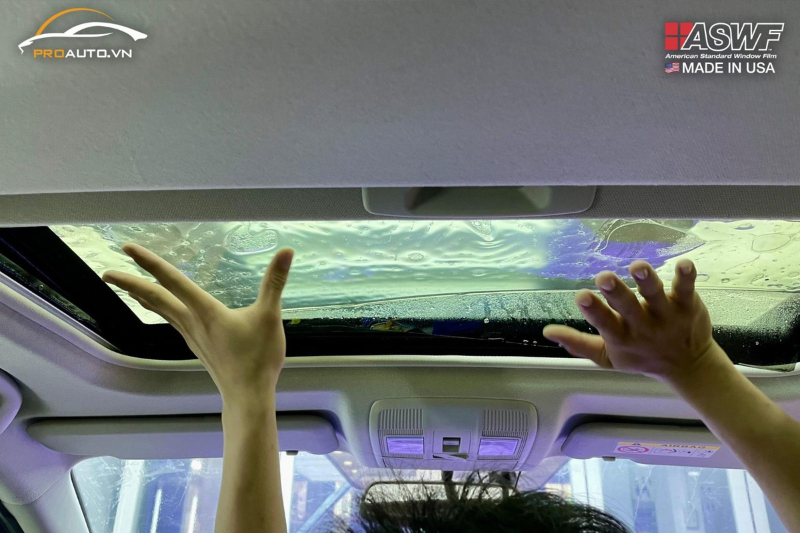 Dán phim cách nhiệt 3M cho cửa sổ trời