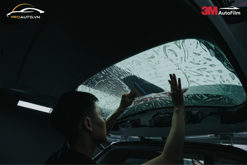 Dán phim cách nhiệt 3M cho kính sườn sau, kính lưng