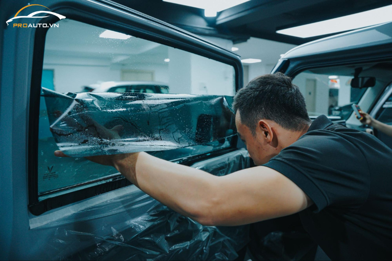 Dán phim cách nhiệt VF3 cho kính sườn trước