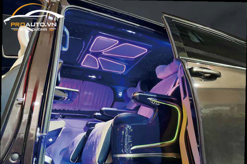 Độ đèn trần cánh bướm cho xe Kia Carnival 2024