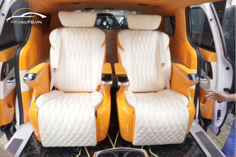 Độ ghế Limousine HongYi Crystal 2.0 cho xe Kia Carnival
