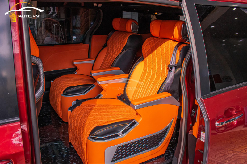 Độ Limousine Kia Carnival 2024 với hạng mục bọc ghế da