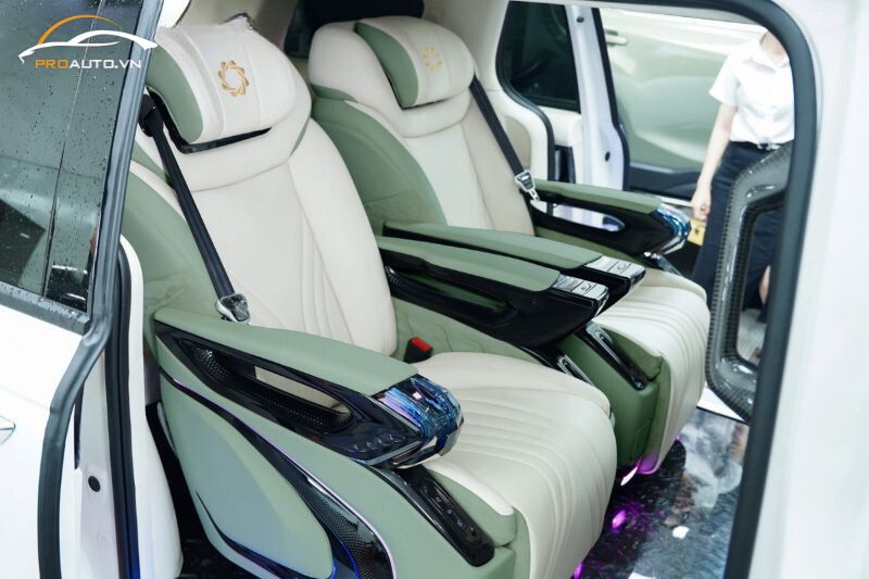 Độ limousine xe Kia Carnival 2025 tông xanh bơ