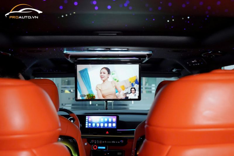 Độ màn hình tivi - Độ limousine xe Kia Carnival 2025